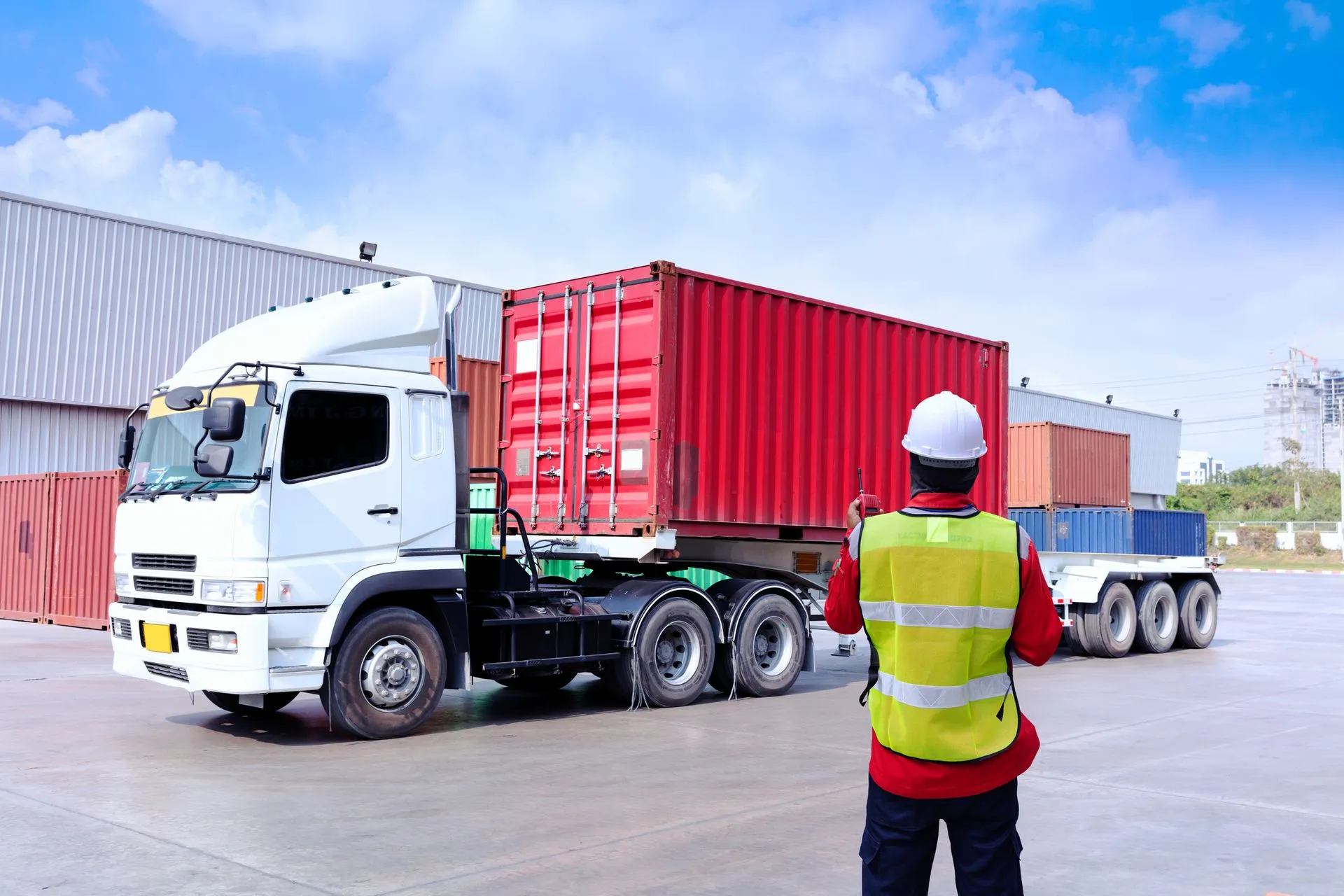 Kann Enterprises warehouse team performing loading and unloading services at distribution center