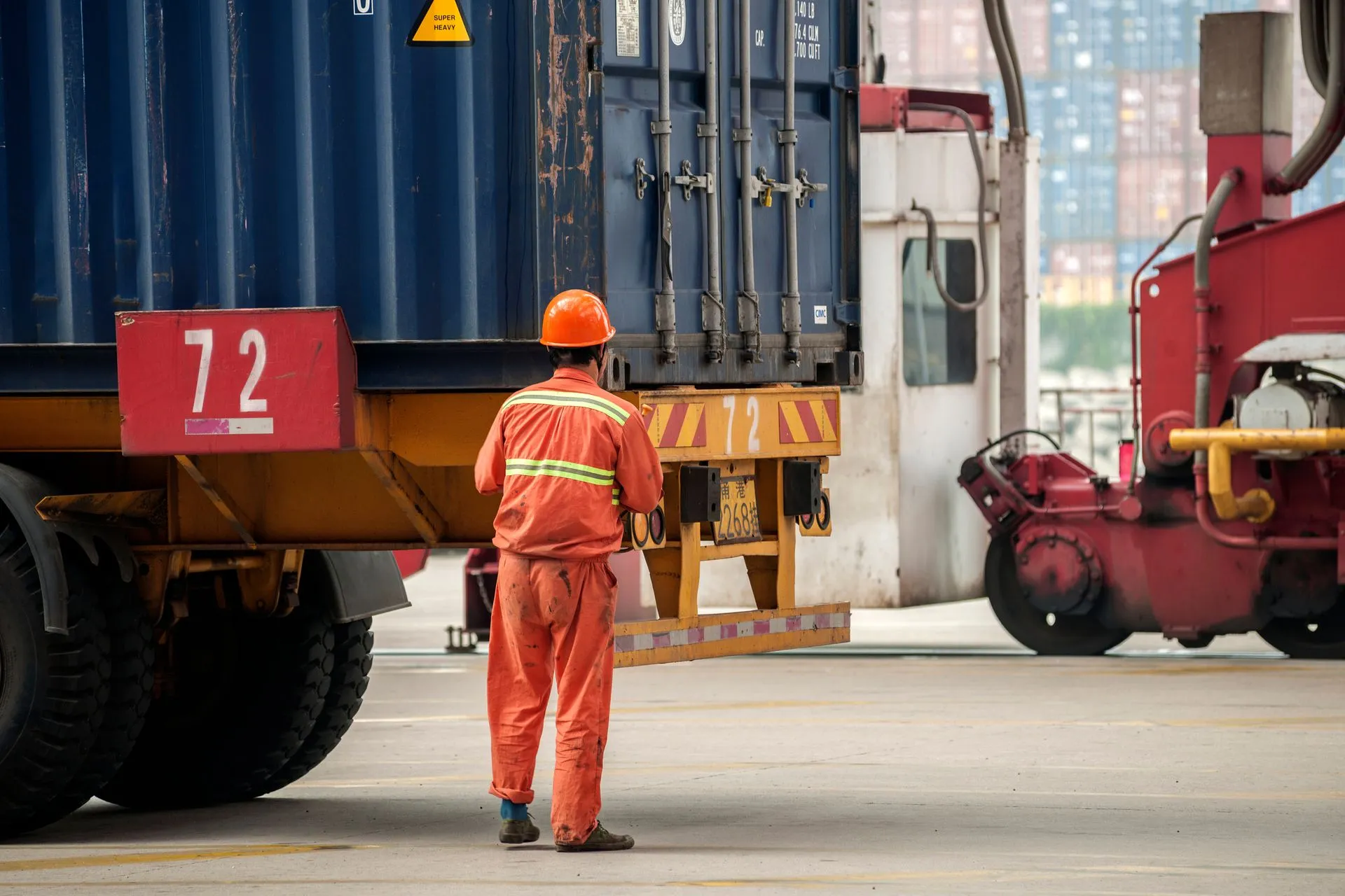 Experienced warehouse personnel providing warehousing and order fulfillment solutions by Kann Enterprises